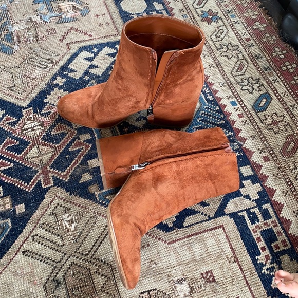 Sam Edelman thick heeled suede booties - Picture 1 of 3